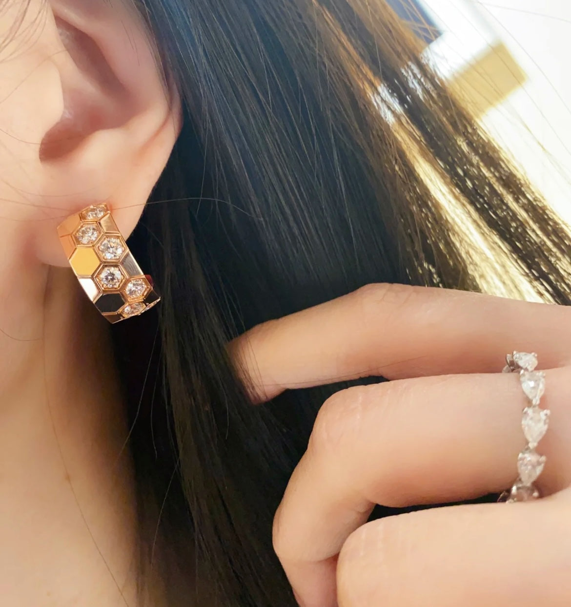 [⭐Aura]BEE LOVE DIAMOND HOOP EARRINGS