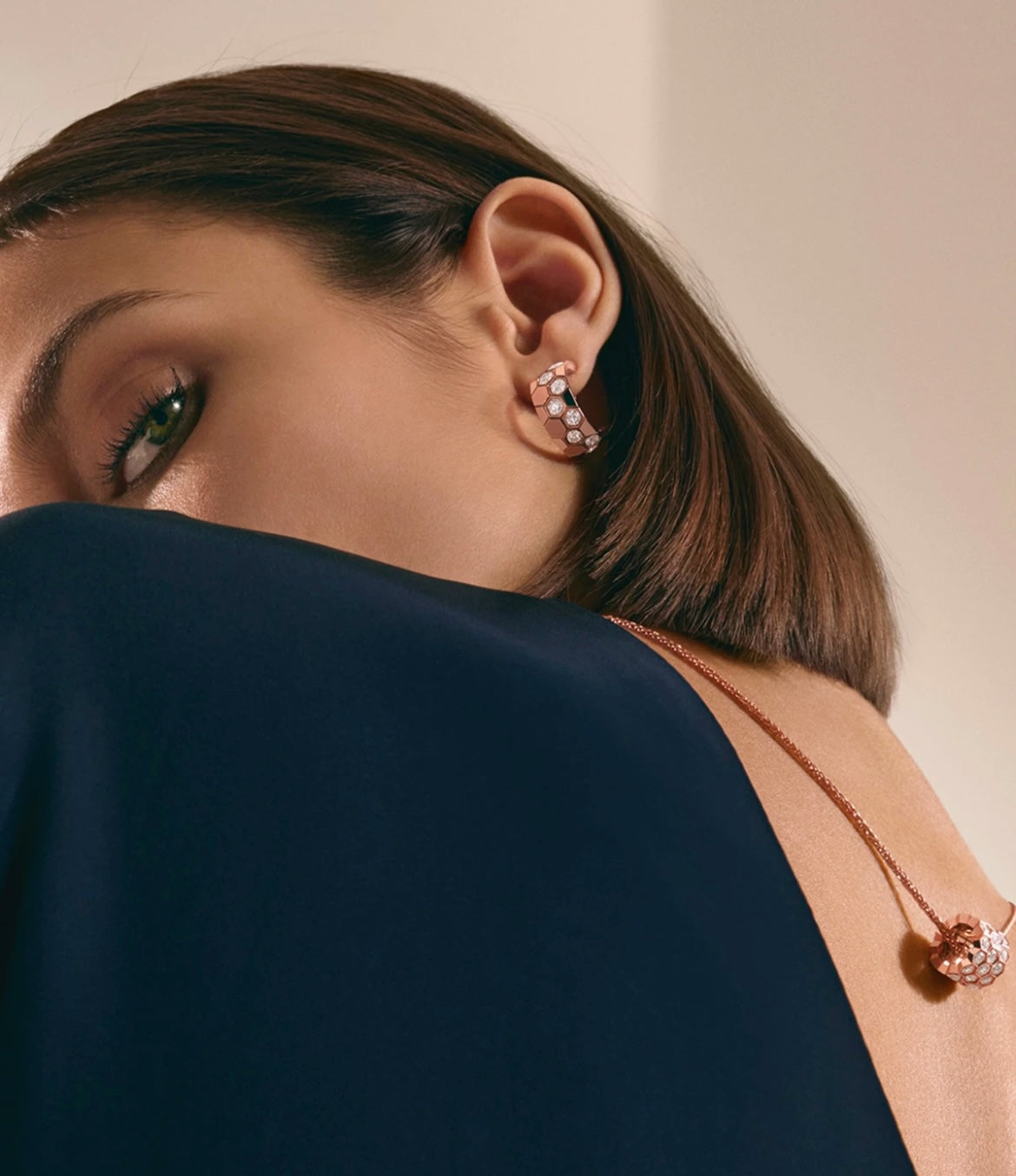 [⭐Aura]BEE LOVE DIAMOND HOOP EARRINGS