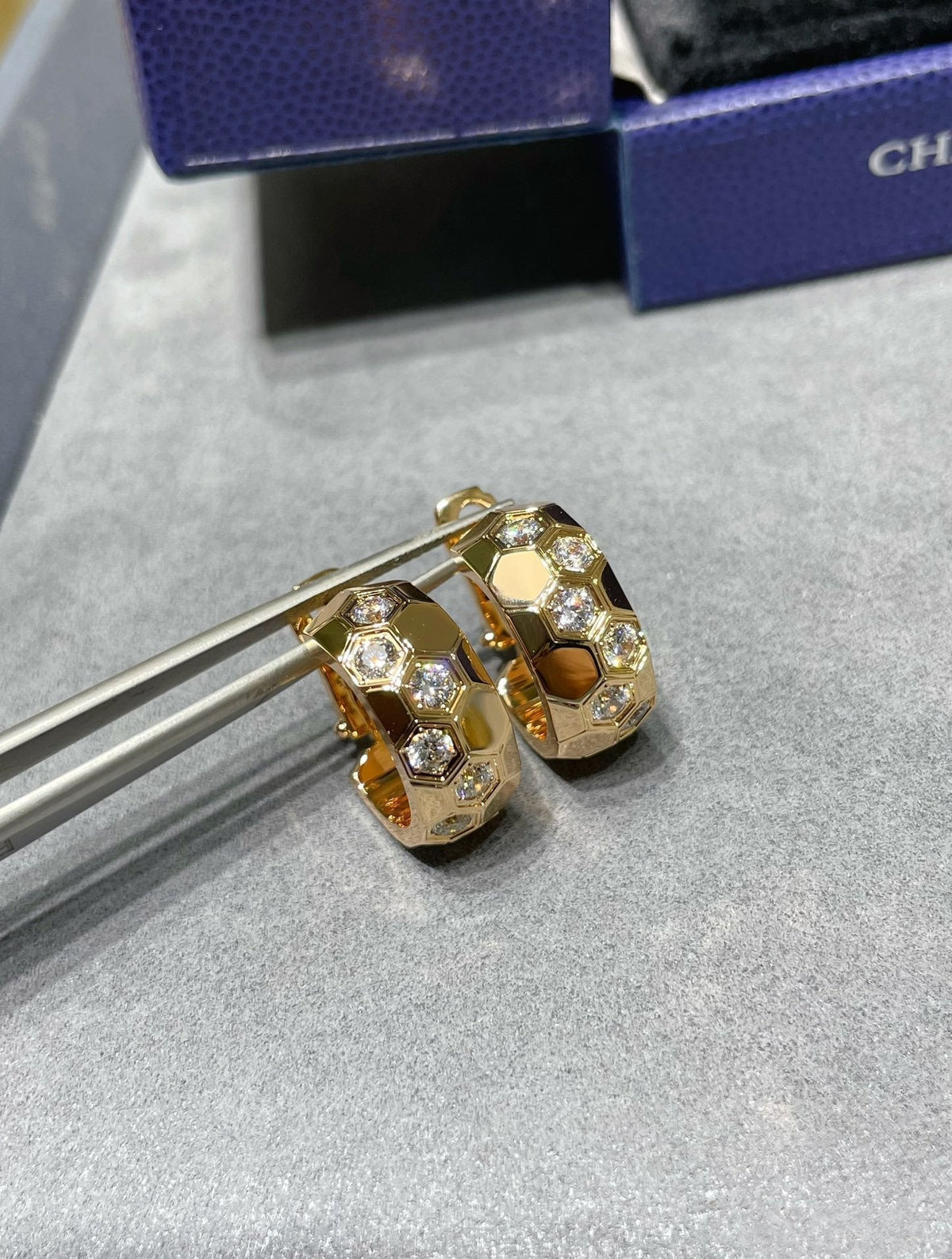 [⭐Aura]BEE LOVE DIAMOND HOOP EARRINGS