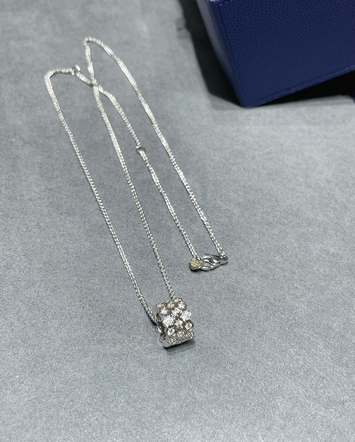 [⭐Aura]BEE LOVE DIAMOND PAVED 3 ROW NECKLACE
