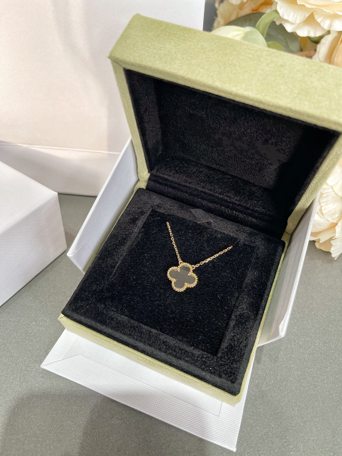[⭐Aura]CLOVER ROCK CRYSTAL ROSE GOLD NECKLACE