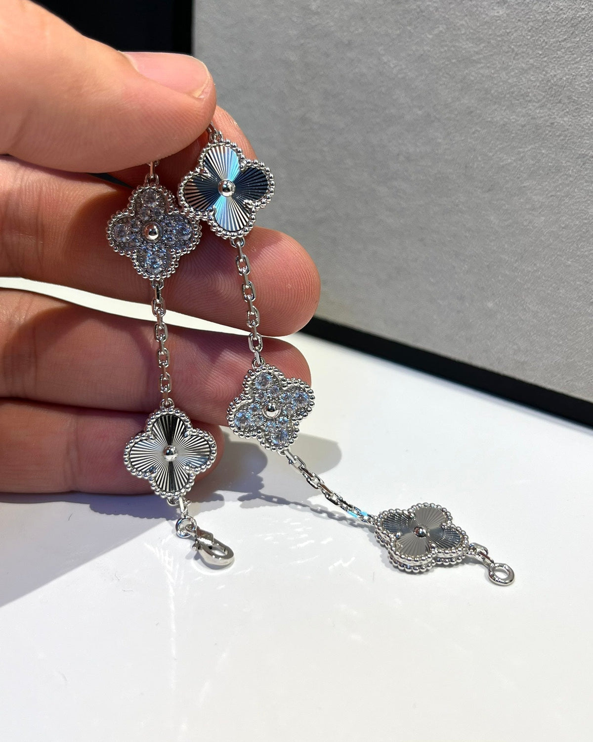 [⭐Aura] CLOVER 5 MOTIF LASER BRACELET COLLECTION