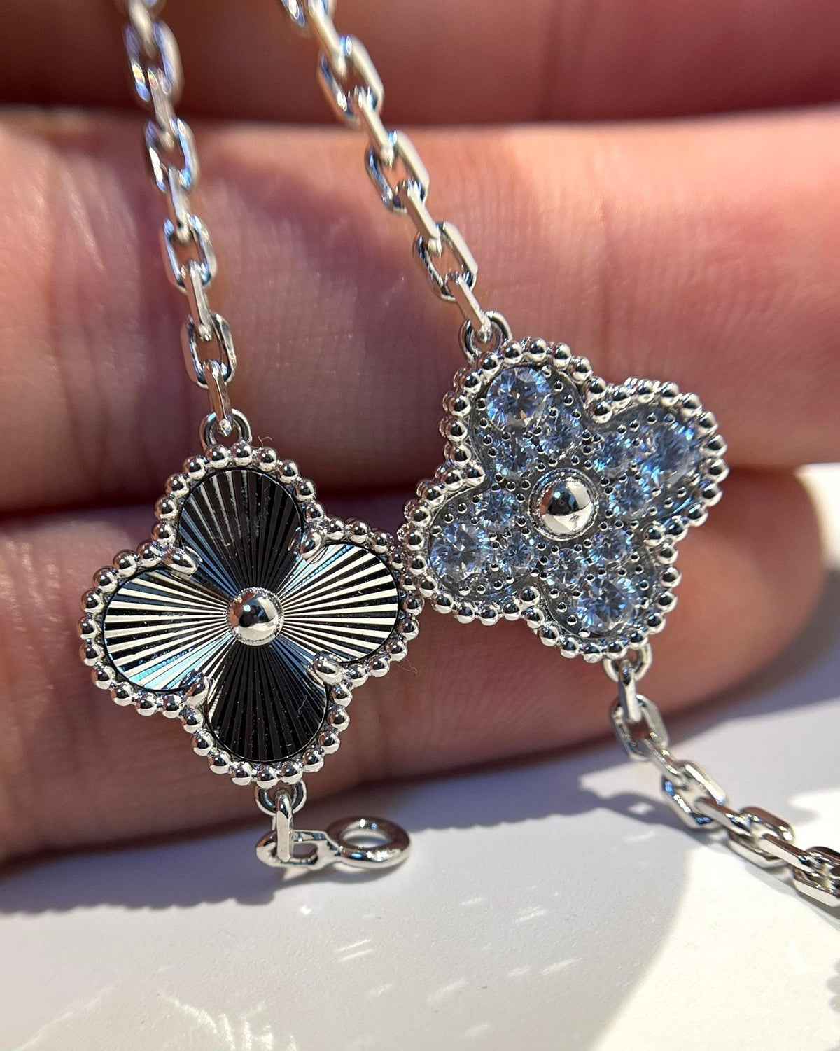 [⭐Aura] CLOVER 5 MOTIF LASER BRACELET COLLECTION