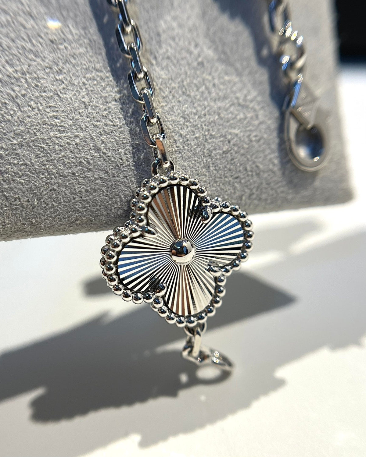 [⭐Aura] CLOVER 5 MOTIF LASER BRACELET COLLECTION