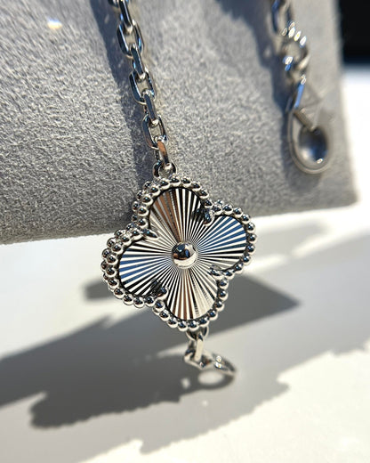 [⭐Aura] CLOVER 5 MOTIF LASER BRACELET COLLECTION