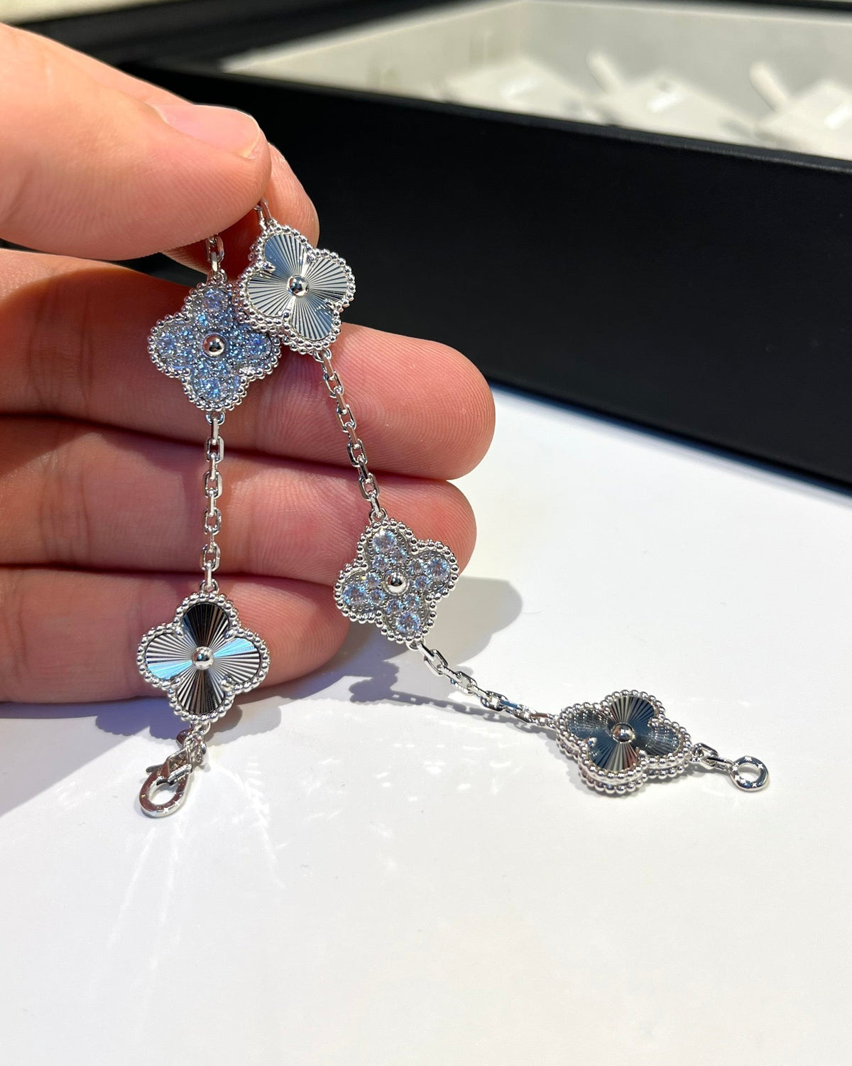[⭐Aura] CLOVER 5 MOTIF LASER BRACELET COLLECTION
