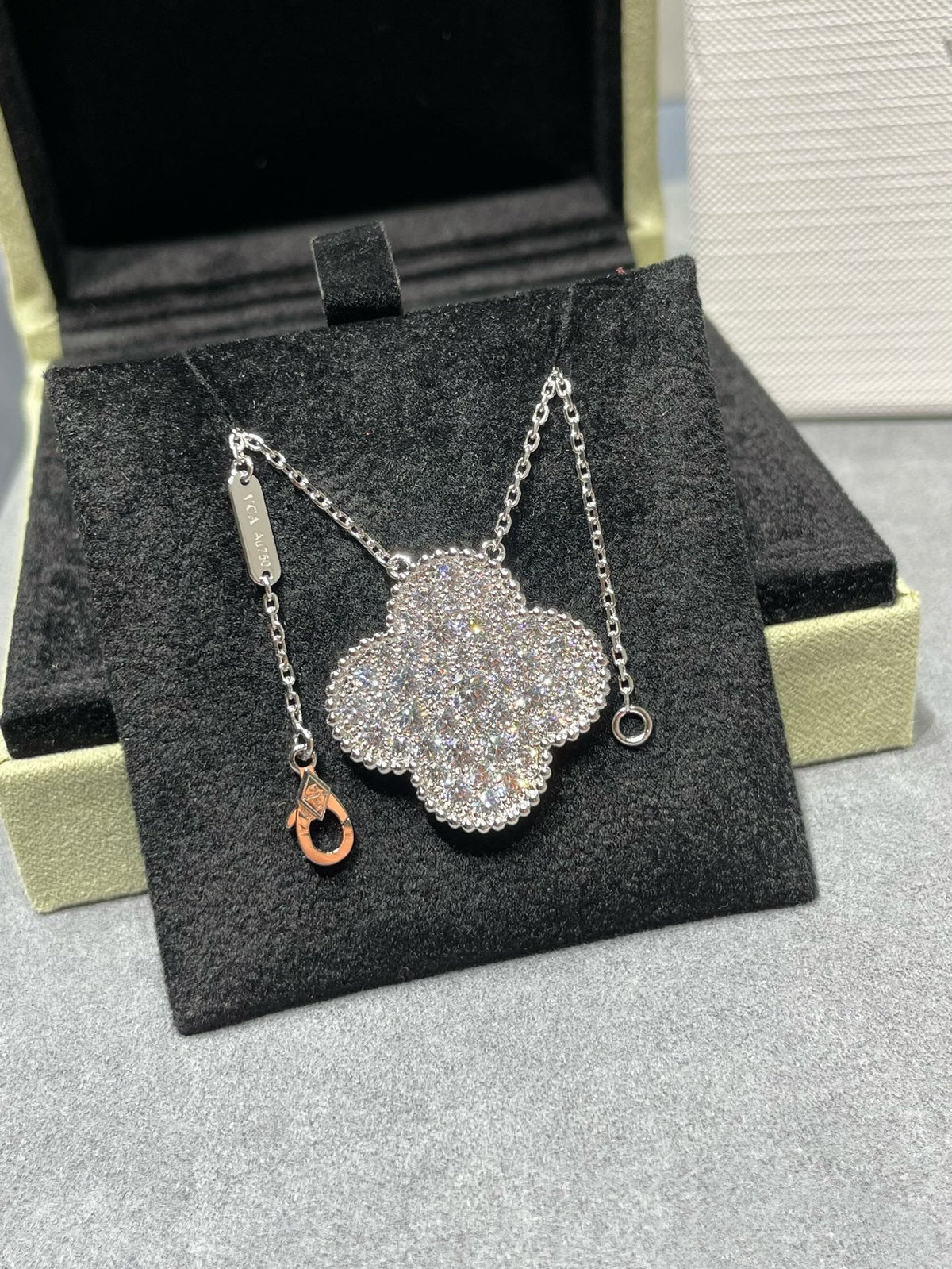 [⭐Aura]CLOVER 25MM LARGE PENDANT DIAMOND PAVED SILVER NECKLACE