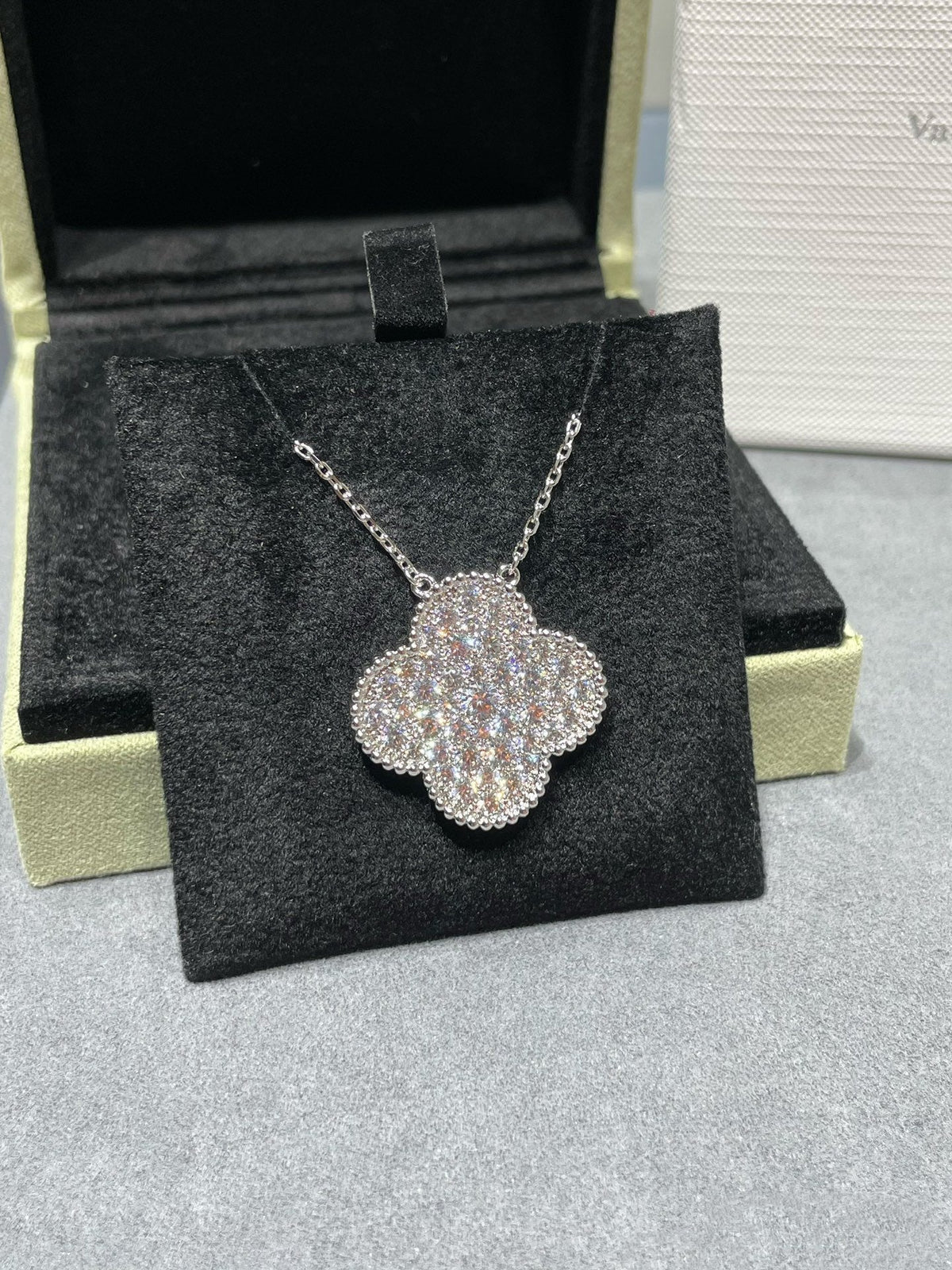 [⭐Aura]CLOVER 25MM LARGE PENDANT DIAMOND PAVED SILVER NECKLACE