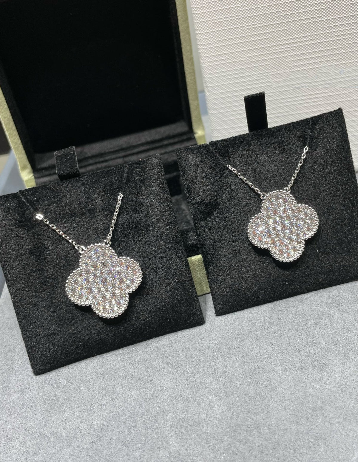 [⭐Aura]CLOVER 25MM LARGE PENDANT DIAMOND PAVED SILVER NECKLACE