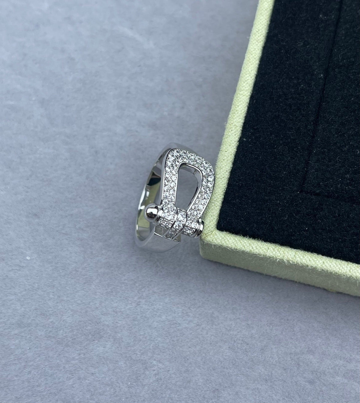 [⭐Aura]Wide Hoof-Shaped Diamond-Studded Ring