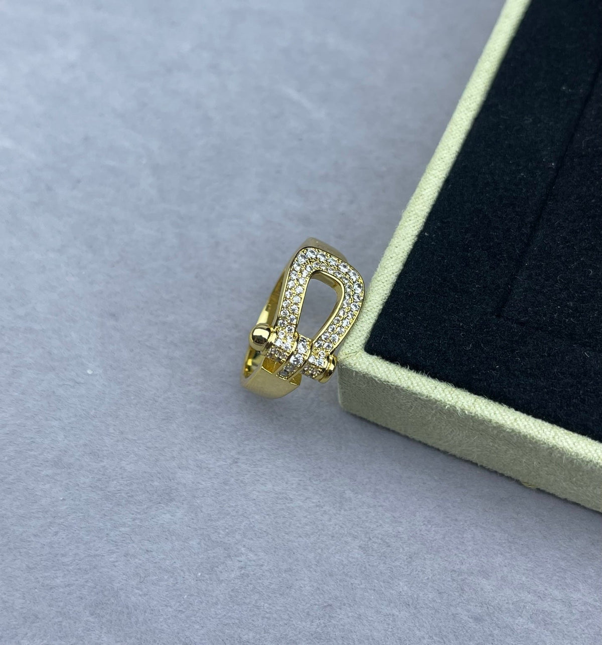 [⭐Aura]Wide Hoof-Shaped Diamond-Studded Ring