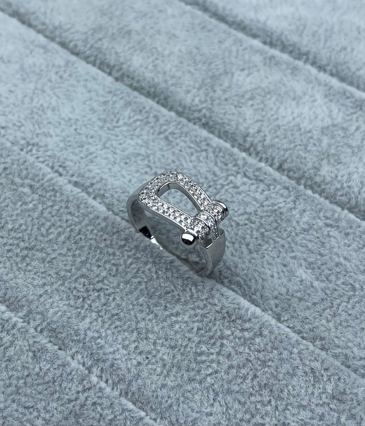 [⭐Aura]Wide Hoof-Shaped Diamond-Studded Ring