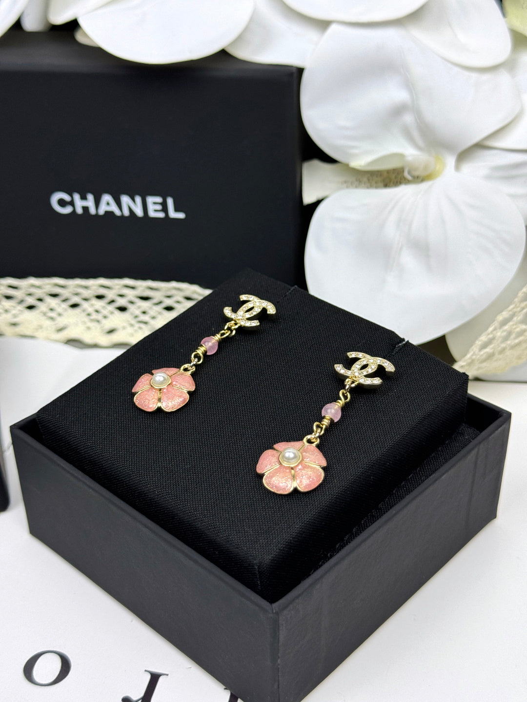 [⭐Aura]26C Pink Camellia Enamel Pendant with Double C Earrings