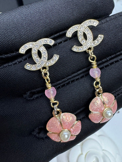 [⭐Aura]26C Pink Camellia Enamel Pendant with Double C Earrings