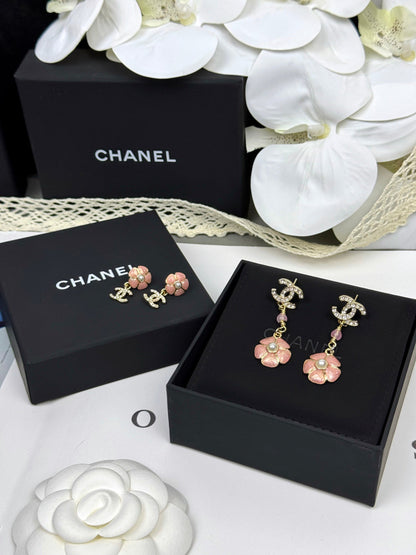 [⭐Aura]26C Pink Camellia Enamel Pendant with Double C Earrings