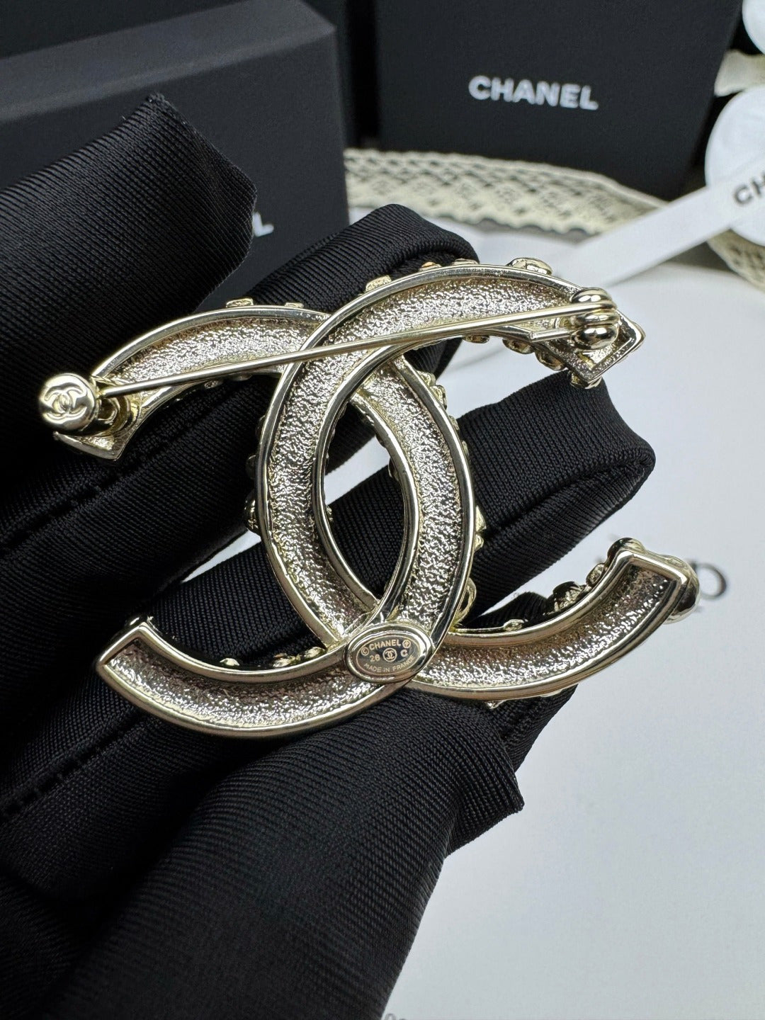 [⭐Aura]26C Pink-White Enamel Ice Cream Cone Double C Brooch
