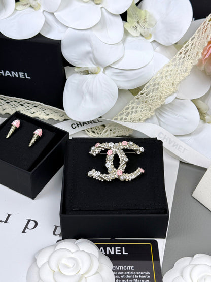 [⭐Aura]26C Pink-White Enamel Ice Cream Cone Double C Brooch