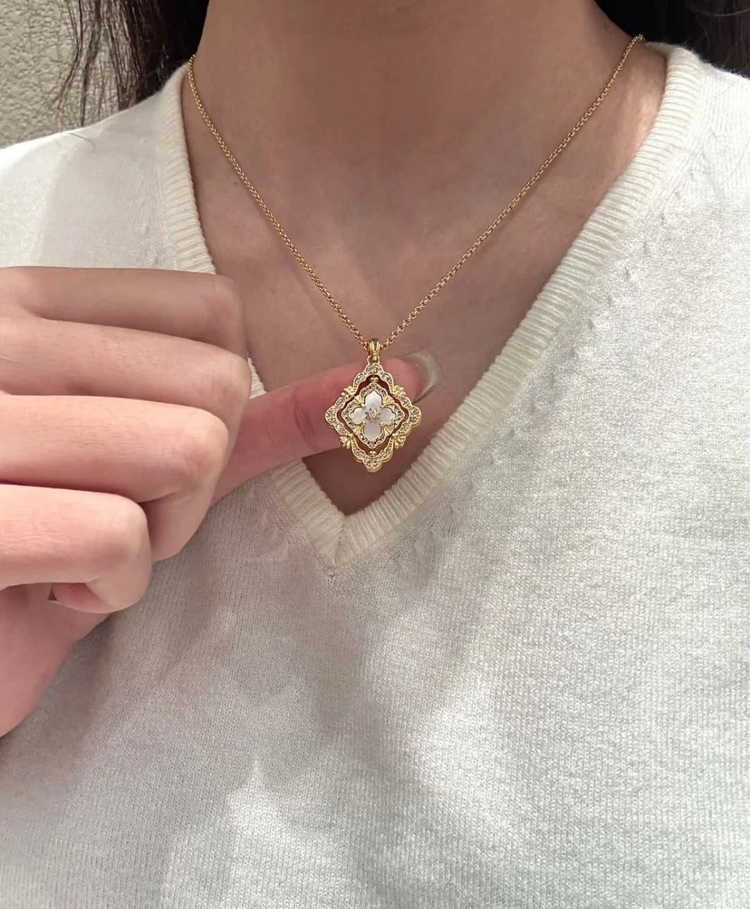 [⭐Aura] B.C.L ENAMEL ROTATING SINGLE-DIAMOND NECKLACE（Various colors）