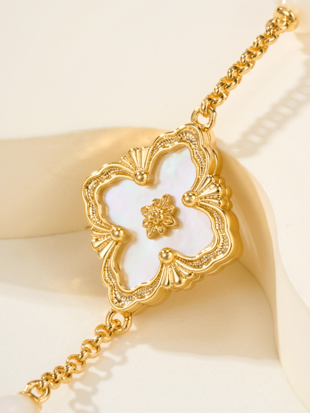 [⭐Aura]B.C.L ENAMELED Three-Flower Bracelet（Trumpet)