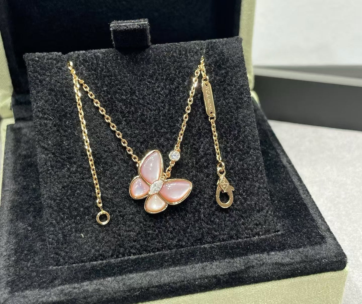 [⭐Aura]BUTTERFLY PINK MOTHER-OF-PEARL DIAMOND NECKLACE