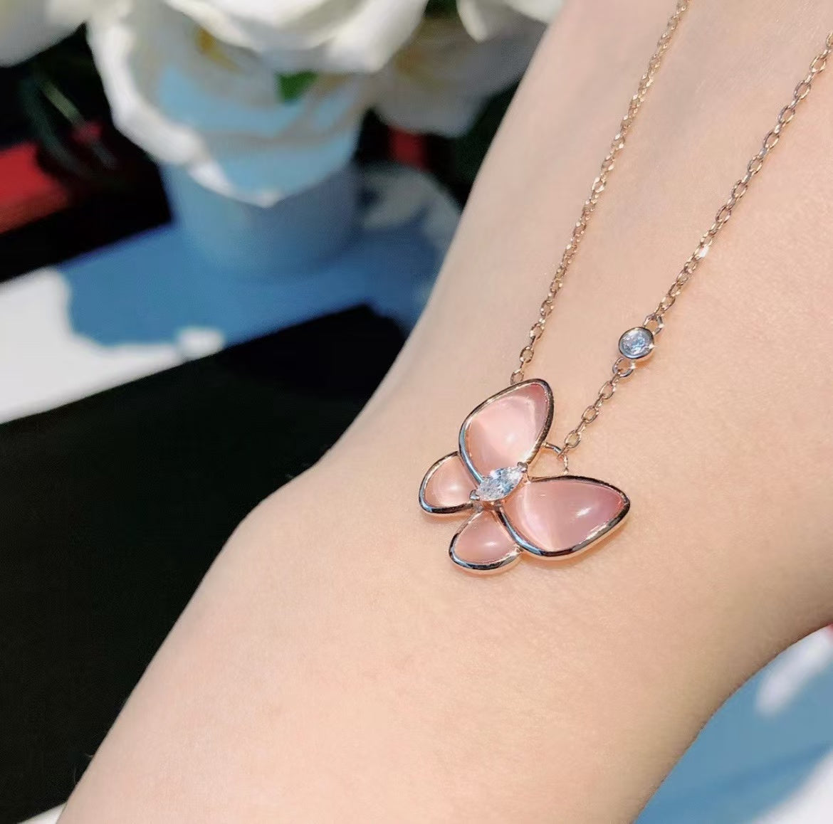 [⭐Aura]BUTTERFLY PINK MOTHER-OF-PEARL DIAMOND NECKLACE