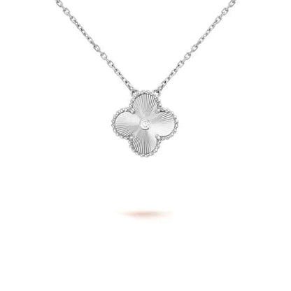 [⭐Aura]CLOVER  15MM DIAMOND LASER NECKLACE SILVER