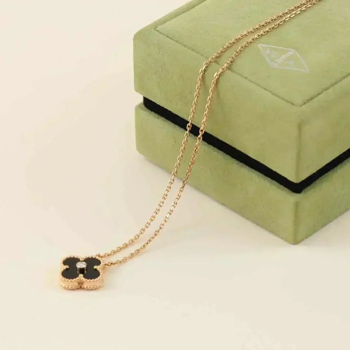 [⭐Aura]CLOVER 15MM DIAMOND ONYX NECKLACE