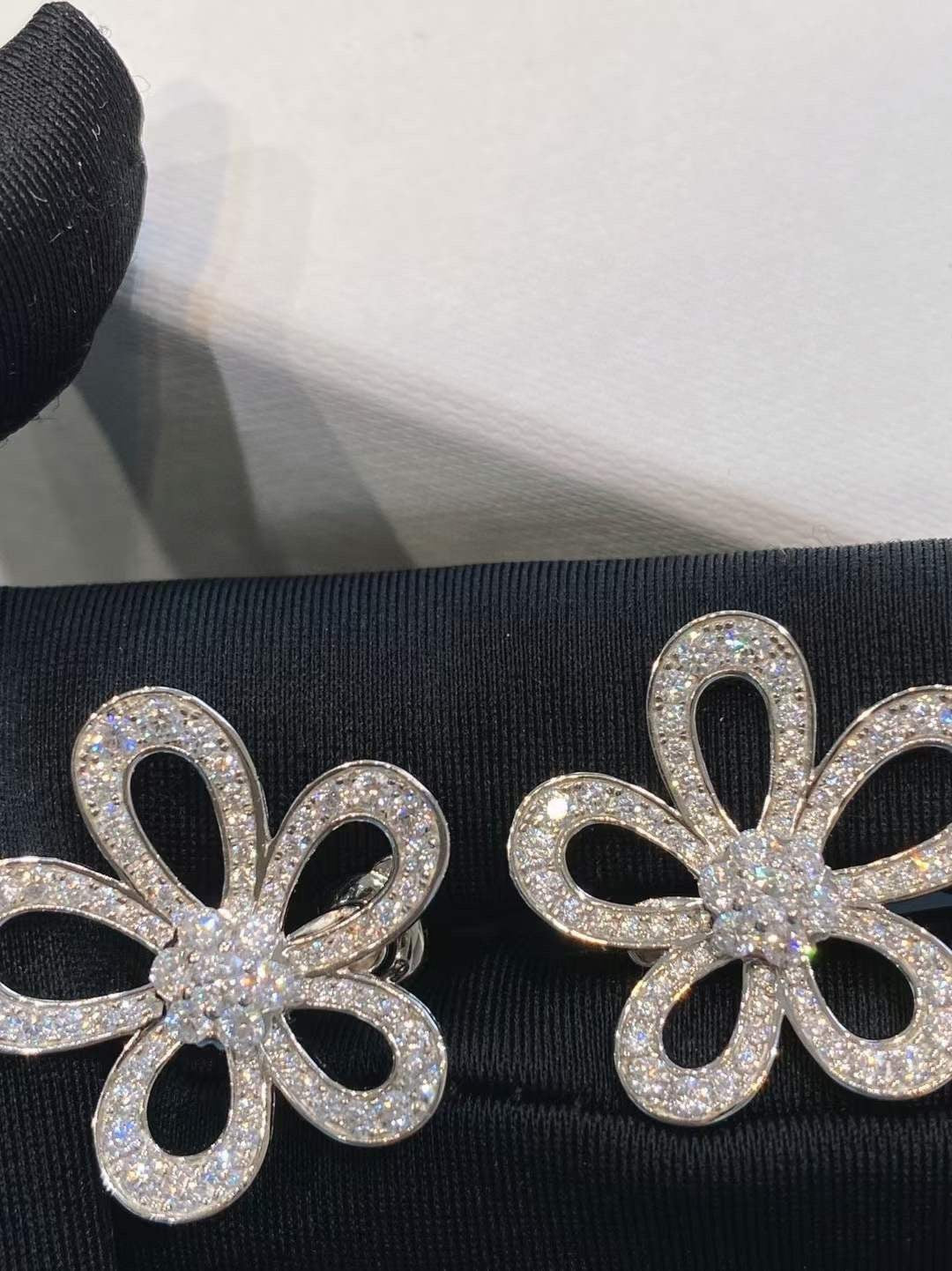 [⭐Aura]FLOWERLACE EARRINGS FULL DIAMONDS