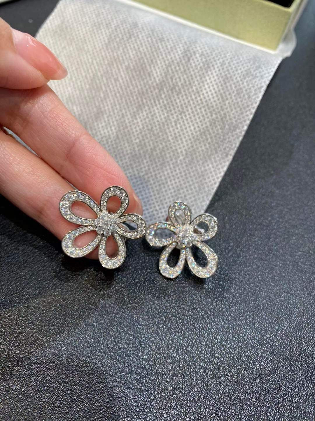 [⭐Aura]FLOWERLACE EARRINGS FULL DIAMONDS