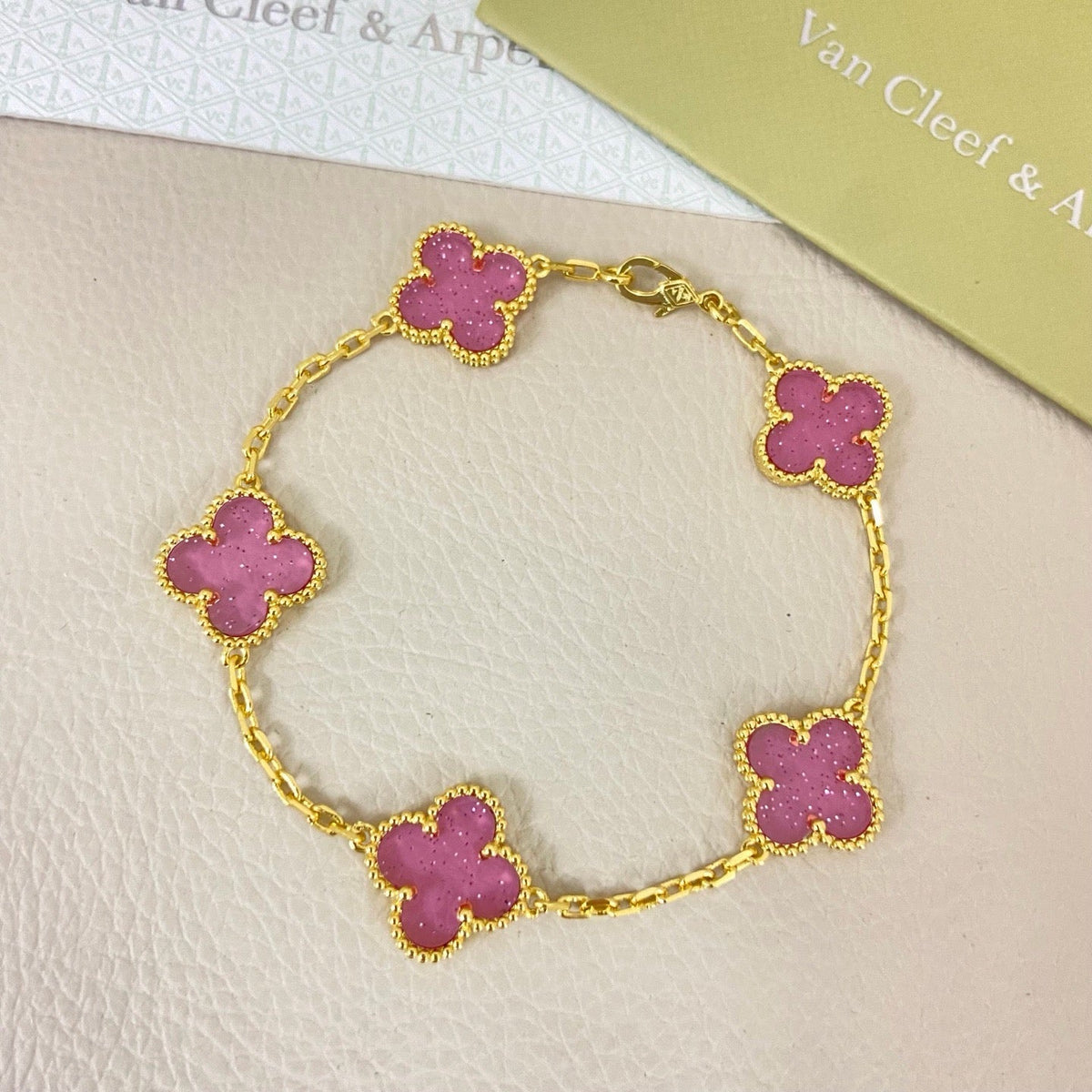 [⭐Aura]NEW BUBBLE PINK ENAMEL 5-FLOWER BRACELET