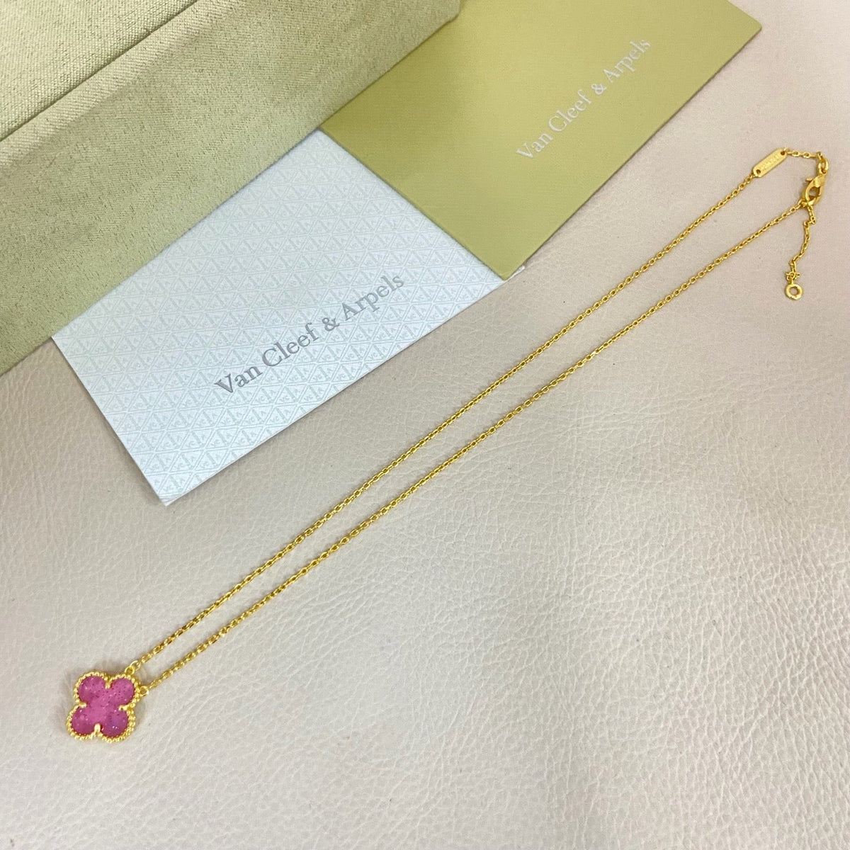 [⭐Aura]15MM BUBBLE PINK ENAMEL SINGLE-FLOWER FOUR-LEAF CLOVER NECKLACE