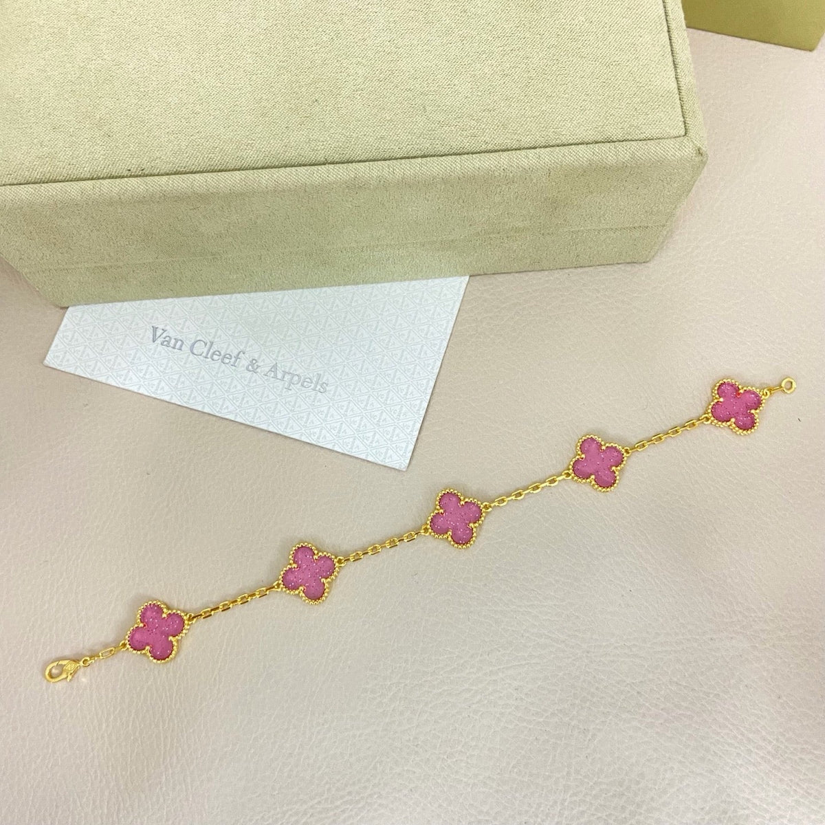 [⭐Aura]NEW BUBBLE PINK ENAMEL 5-FLOWER BRACELET