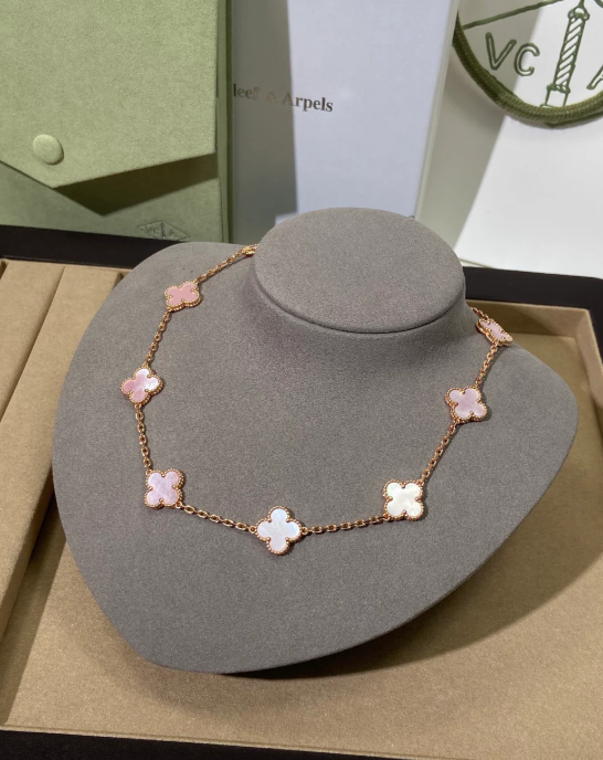 [⭐Aura Jewellery] Pink Necklace with Ten Clover Designs