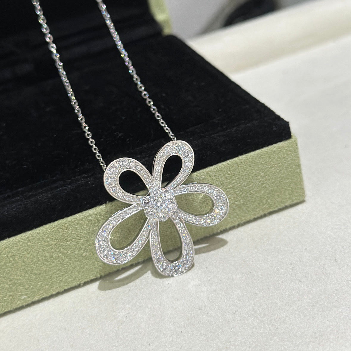 [⭐Aura]FLOWERLACE NECKLACE FULL DIAMONDS