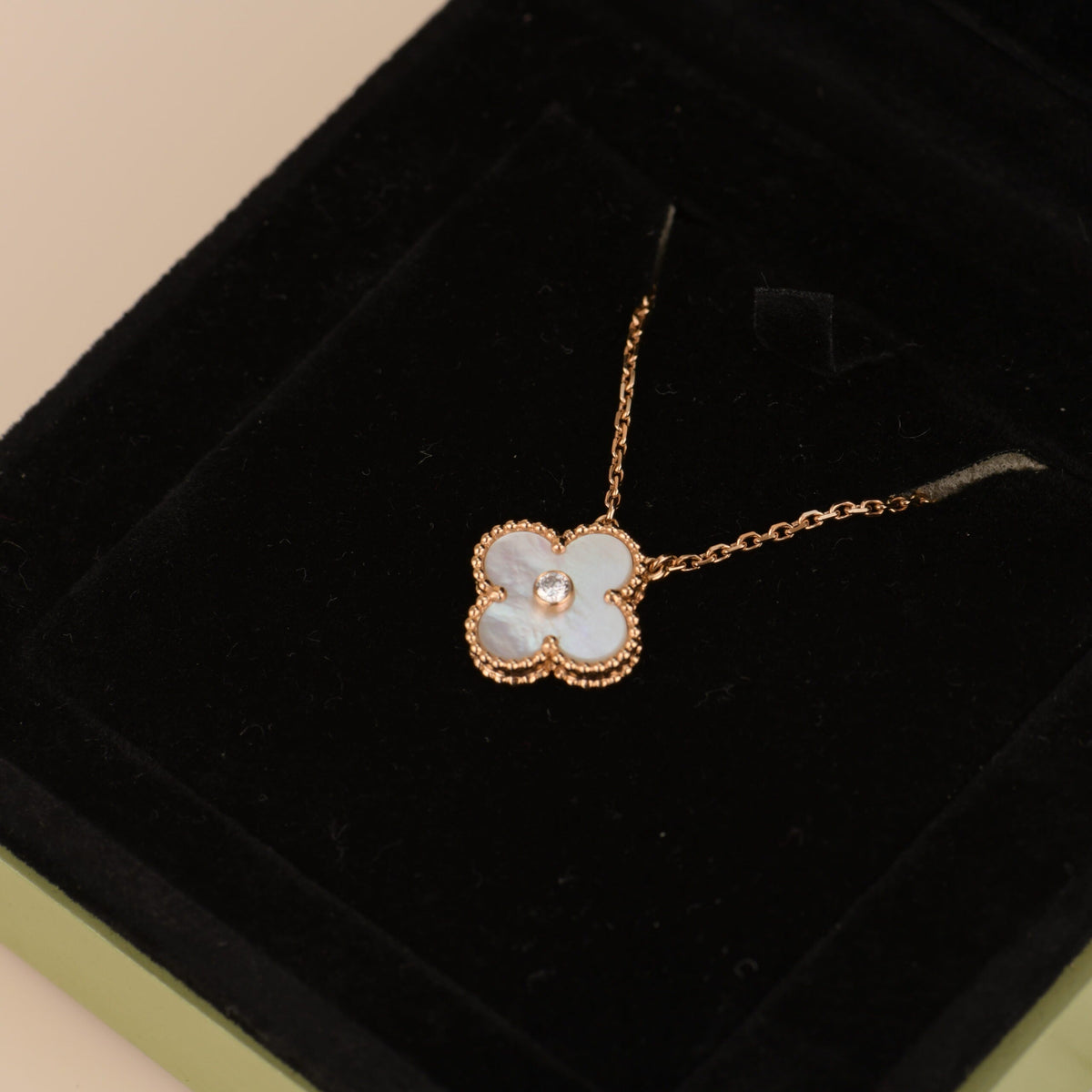 [⭐Aura]CLOVER 15MM DIAMOND WHITE FRITILLARIA NECKLACE