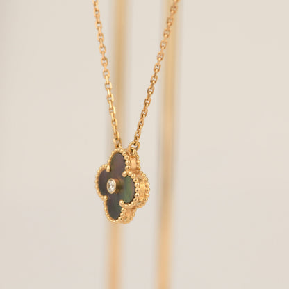 [⭐Aura]CLOVER 15MM DIAMOND AND MOTHER-OF-GREY NECKLACE