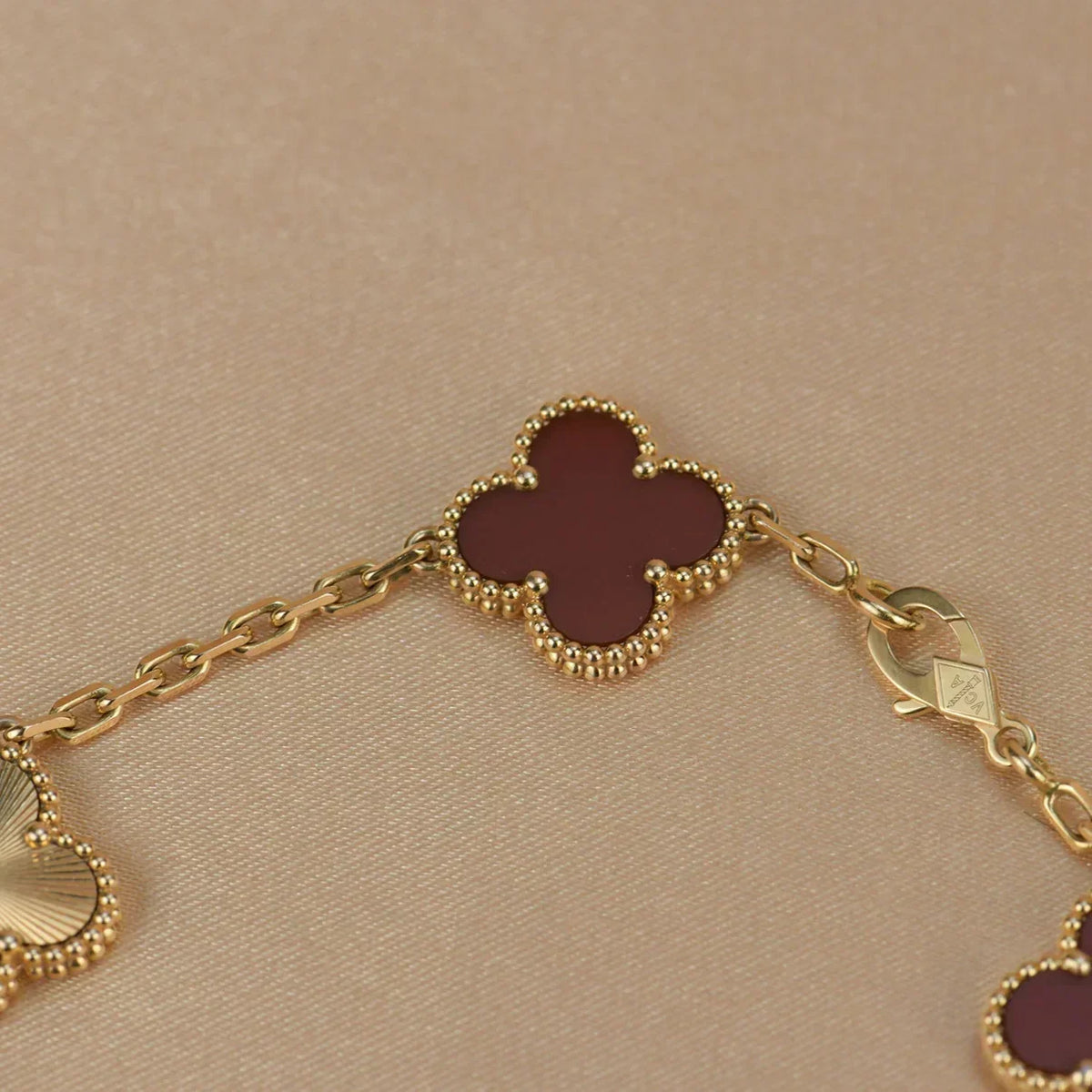 [⭐Aura] CLOVER 5 MOTIF RED CORNELIAN BRACELET COLLECTION