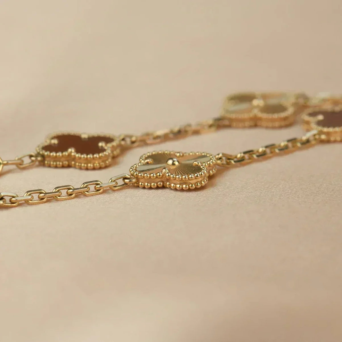 [⭐Aura] CLOVER 5 MOTIF RED CORNELIAN BRACELET COLLECTION