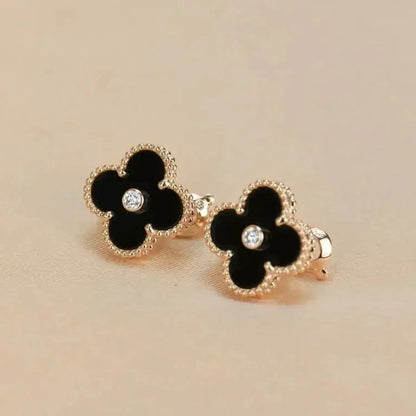 [⭐Aura]CLOVER MEDIUM 1 MOTIFS ONYX DIAMOND EARRINGS