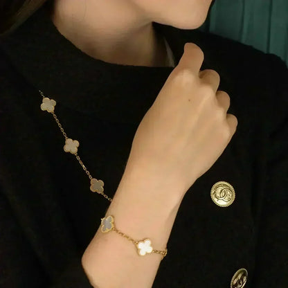 [⭐Aura]CLOVER WHITE PEARL MOP 5 MOTIF BRACELET COLLECTION