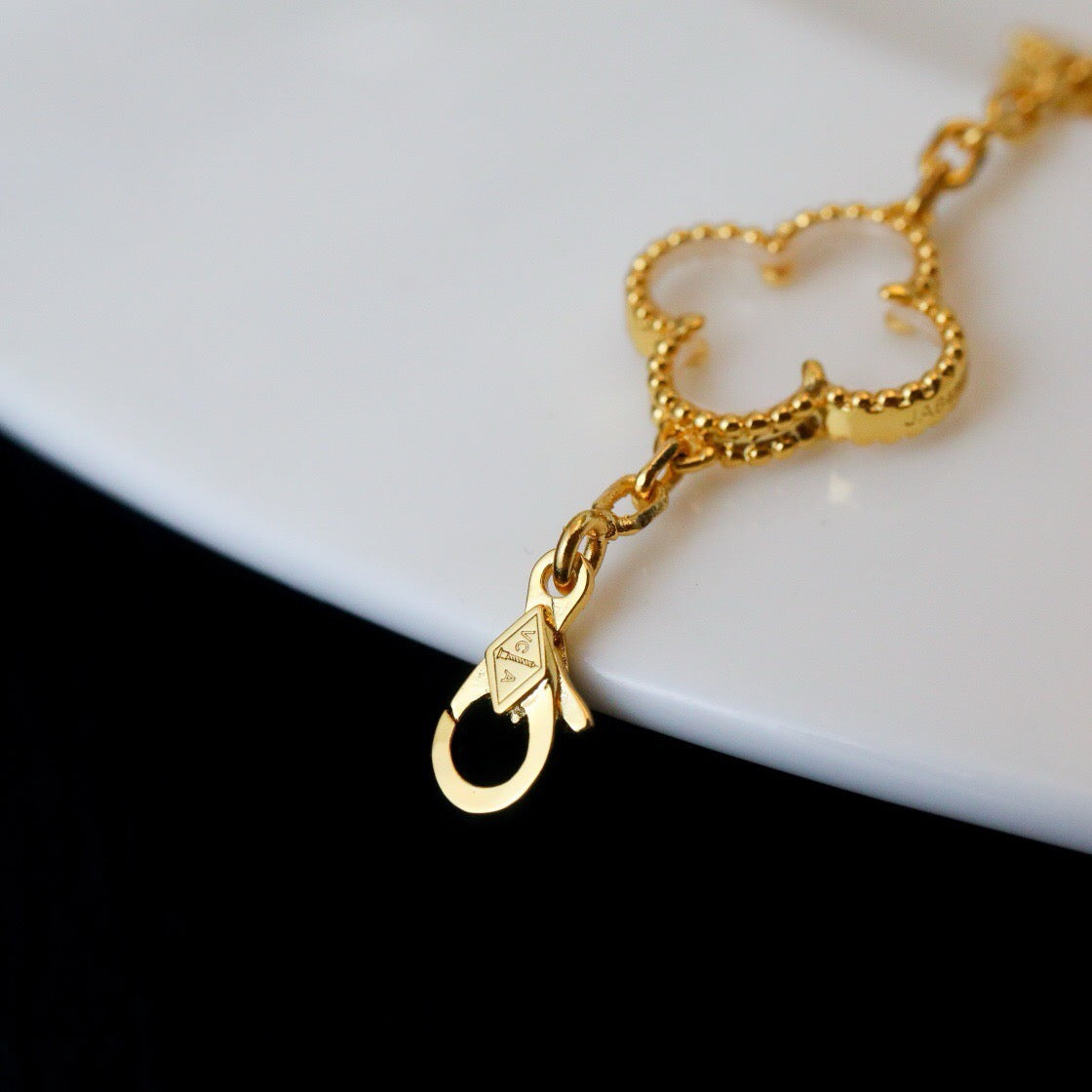 [⭐Aura]CLOVER 5 MOTIF ROCK CRYSTAL BRACELET