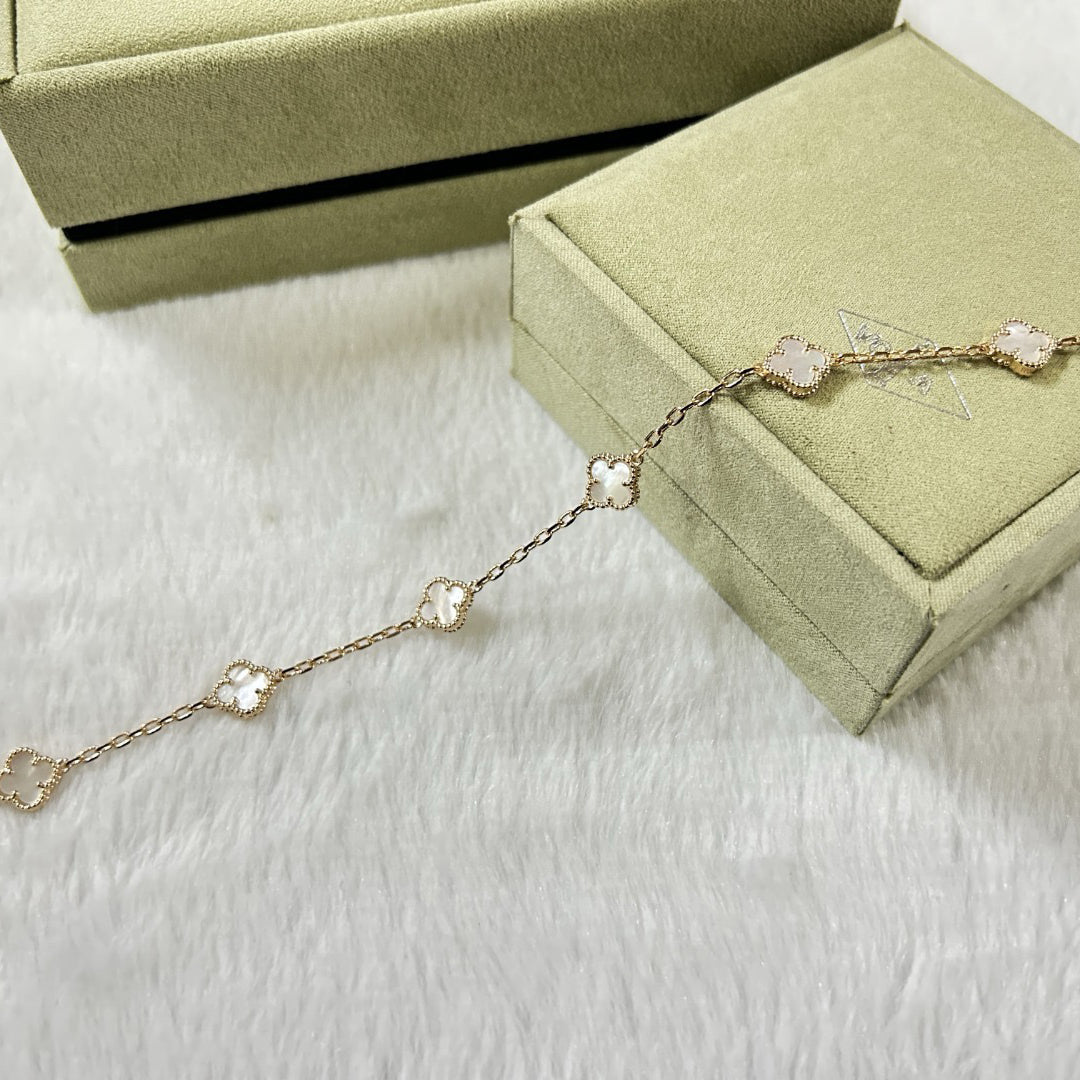 [⭐Aura]CLOVER 6 MOTIF WHITE MOP BRACELET
