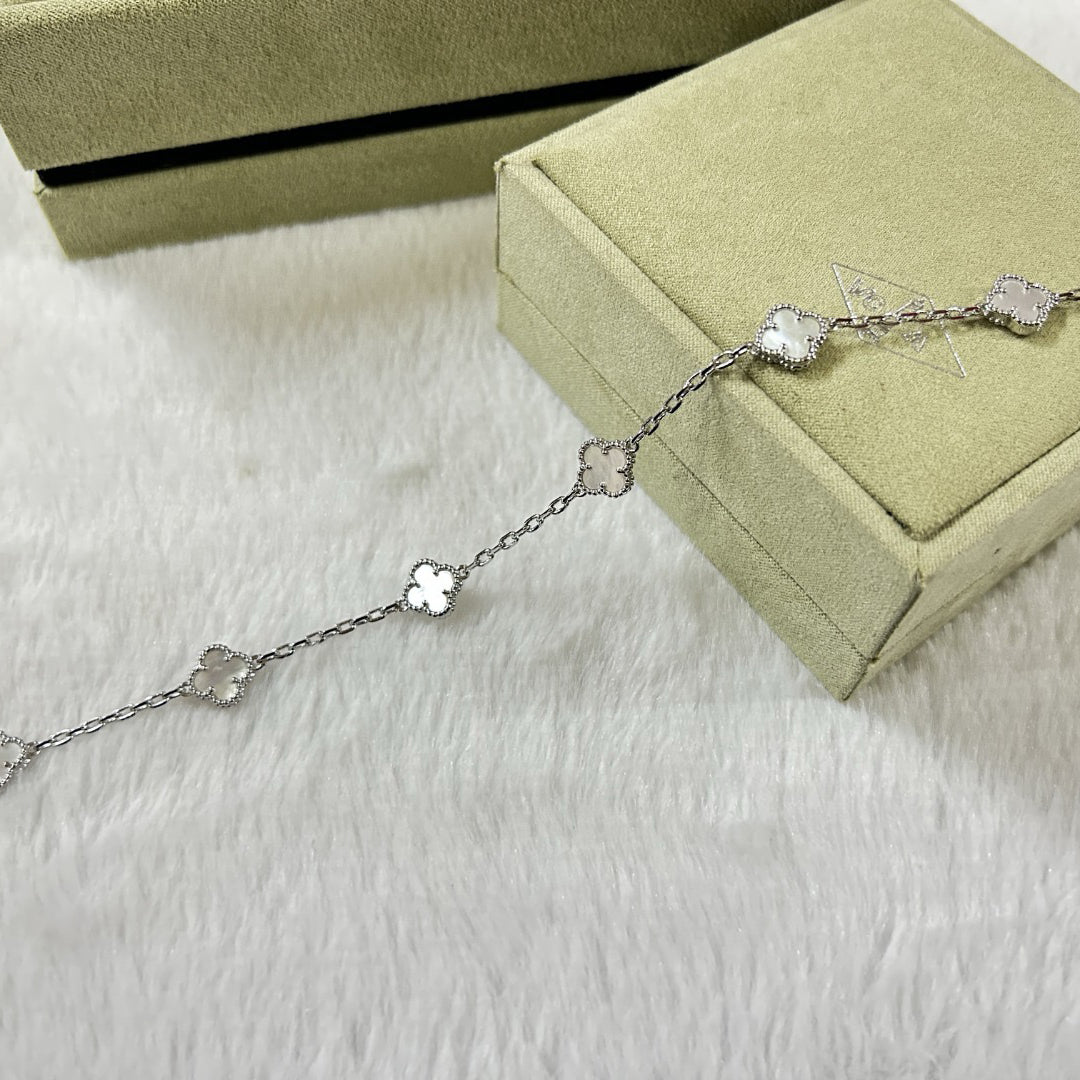 [⭐Aura]CLOVER 6 MOTIF WHITE MOP BRACELET