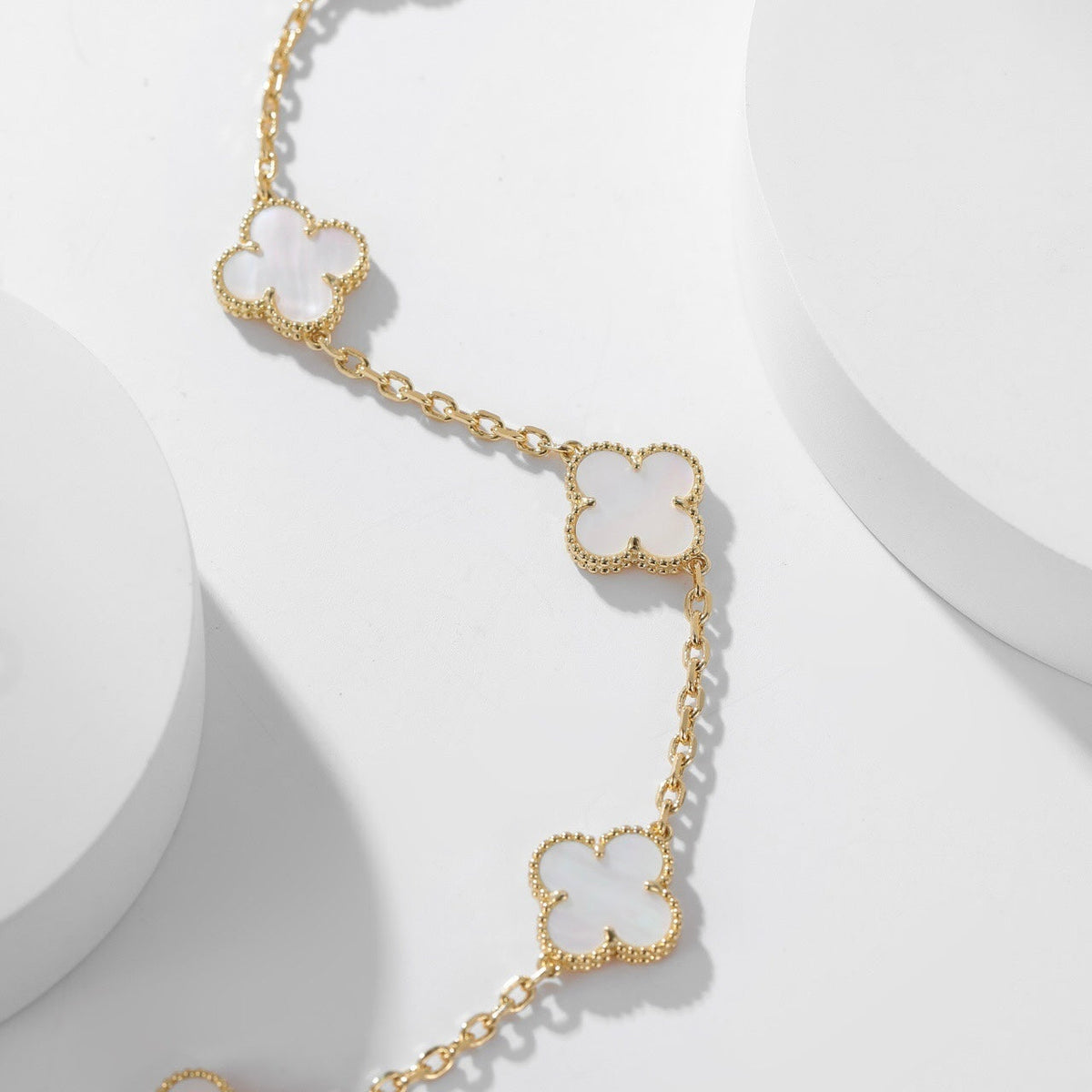 [⭐Aura]CLOVER 10 MOTIFS WHITE MOTHER OF PEARL NECKLACE