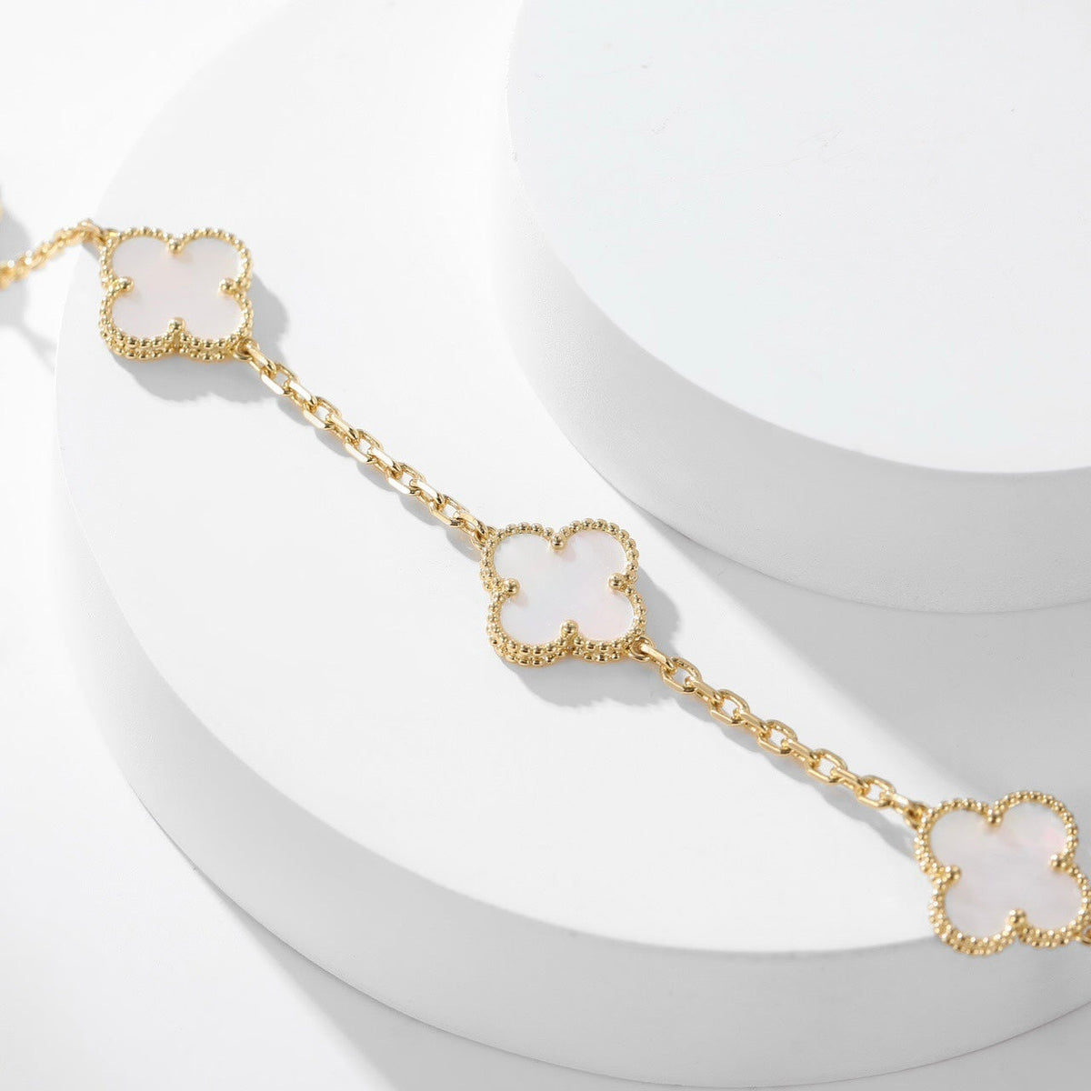 [⭐Aura]CLOVER 10 MOTIFS WHITE MOTHER OF PEARL NECKLACE