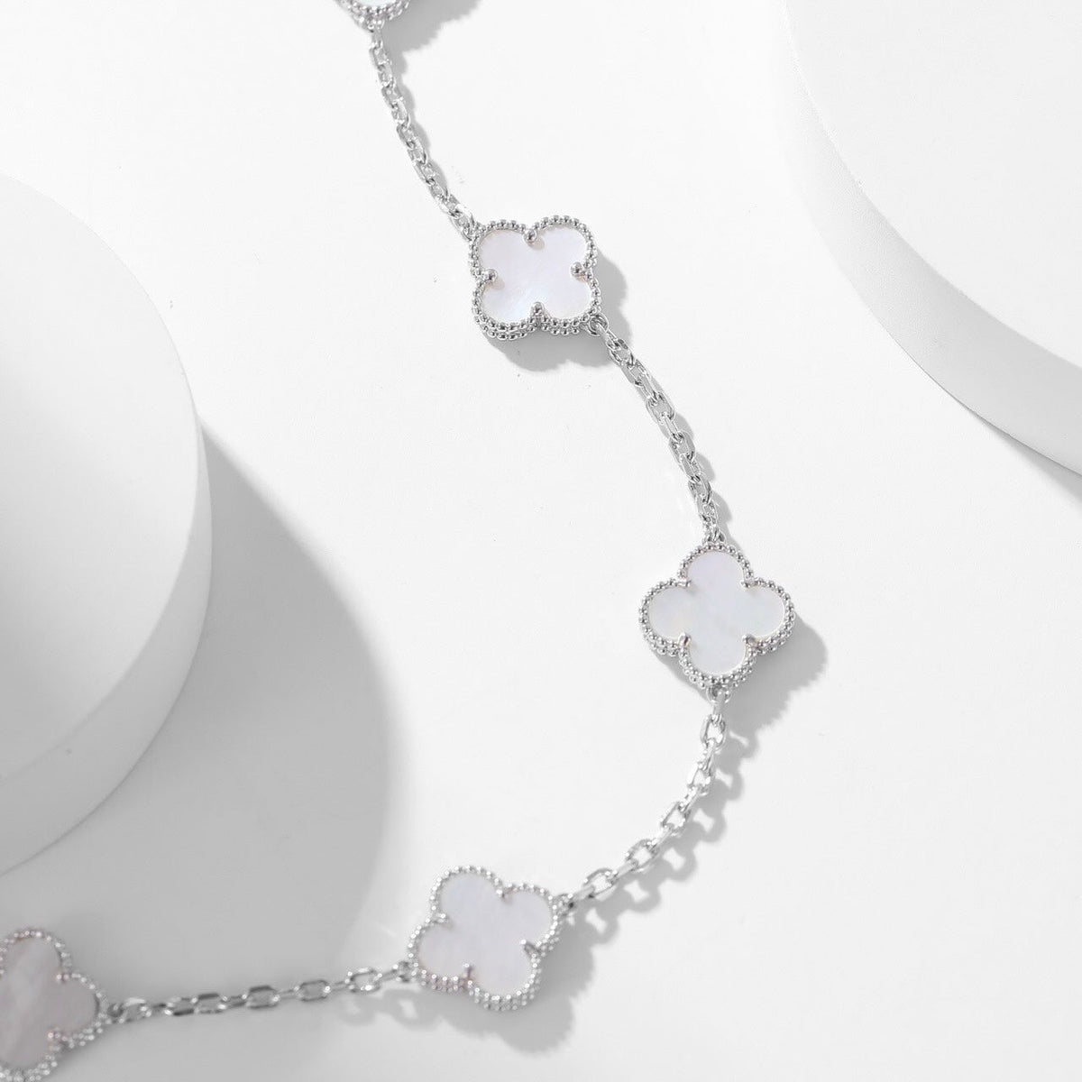 [⭐Aura]CLOVER 10 MOTIFS WHITE MOTHER OF PEARL NECKLACE