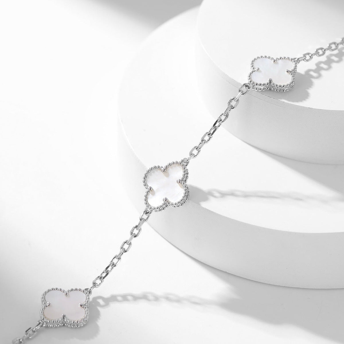 [⭐Aura]CLOVER 10 MOTIFS WHITE MOTHER OF PEARL NECKLACE