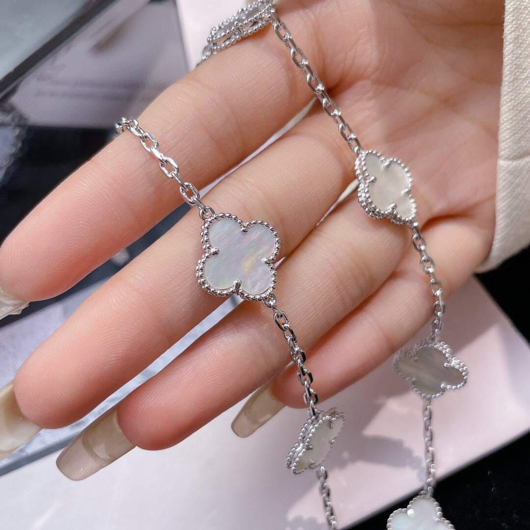 [⭐Aura]CLOVER 10 MOTIFS WHITE MOTHER OF PEARL NECKLACE