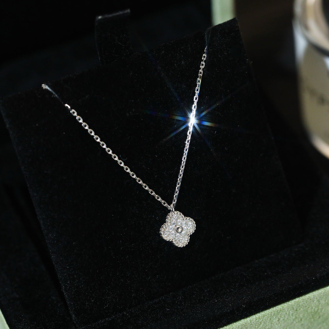 [⭐Aura]CLOVER MINI 9.5MM PENDANT DIAMOND NECKLACE