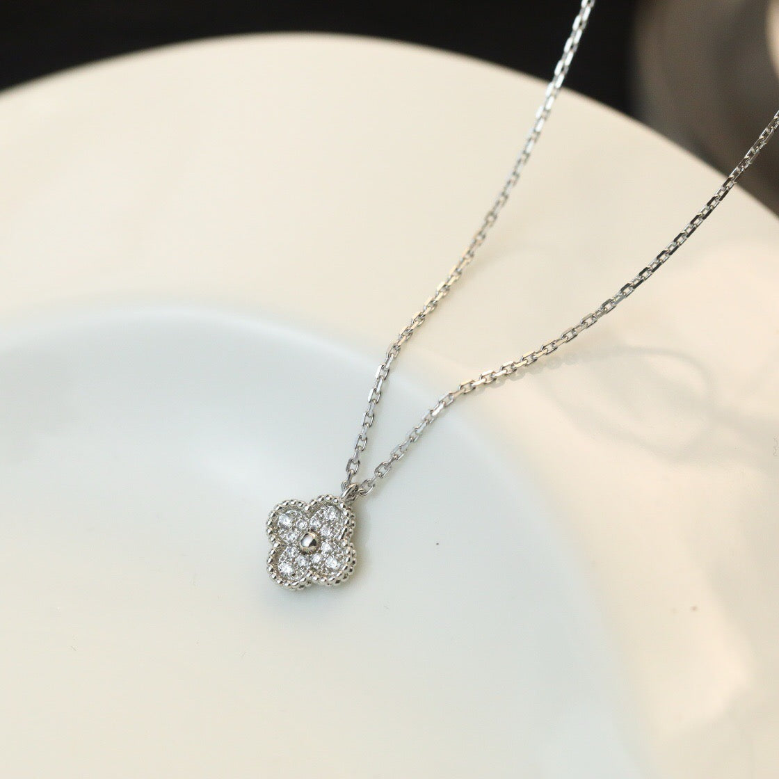 [⭐Aura]CLOVER MINI 9.5MM PENDANT DIAMOND NECKLACE